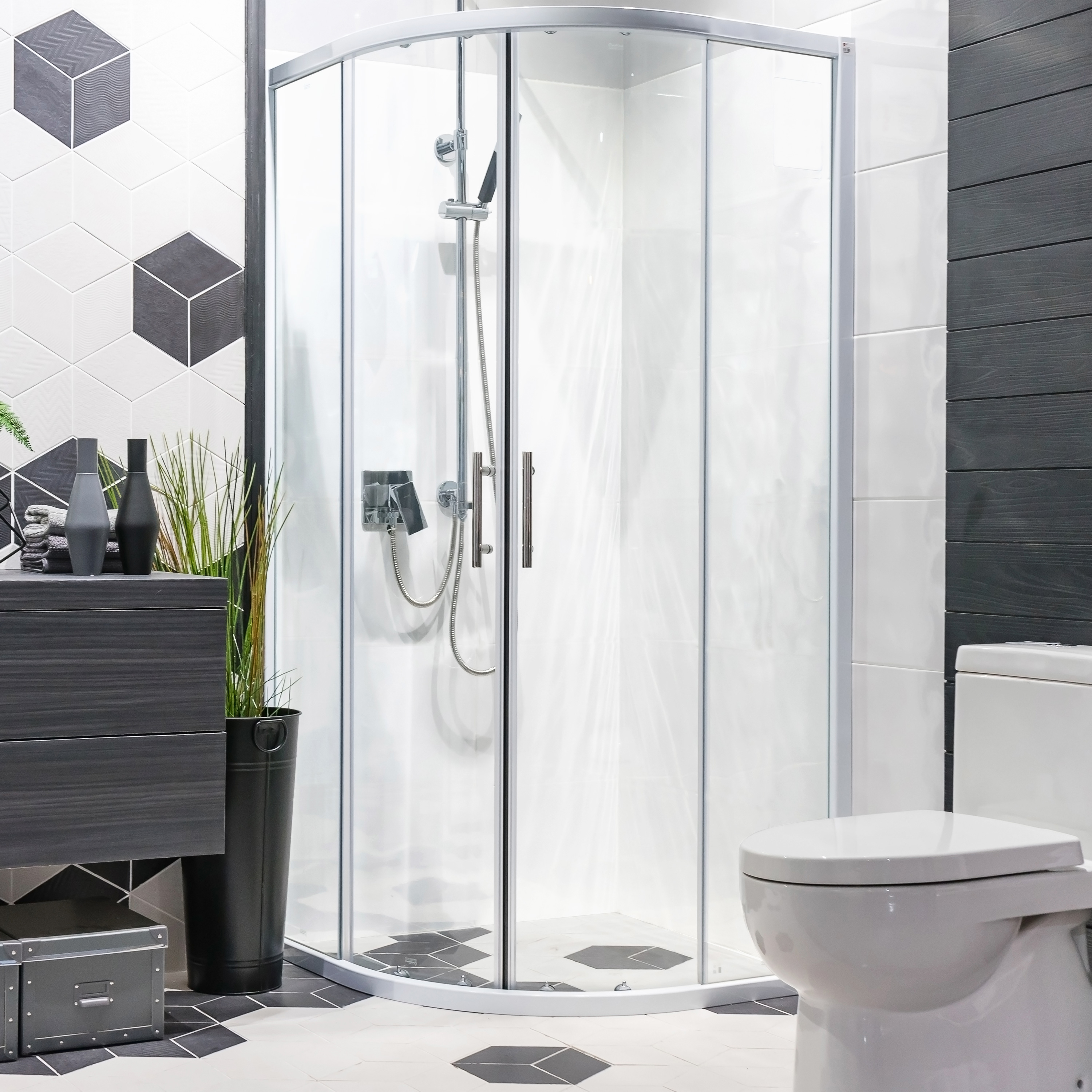 Duschrückwand mit Weiß V1 Motiv, als Badrückwand zum Fliesenersatz